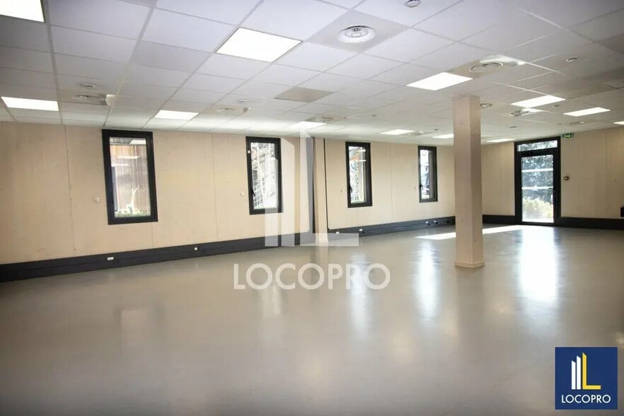 Bureau dans Aix-en-Provence à louer - Photo de l’immeuble – Image 2 sur 10