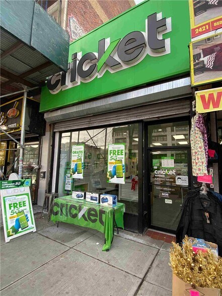 2421 Grand Concourse, Bronx, NY à louer - Photo principale – Image 1 sur 1