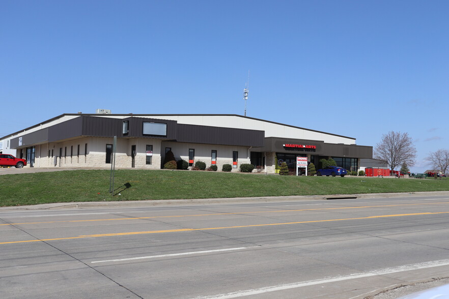 1500 S 169 Hwy, Smithville, MO à louer - Photo de l’immeuble – Image 1 sur 7