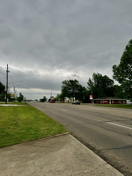 3185 Lamar Ave, Paris, TX à louer - Photo de l’immeuble – Image 3 sur 16