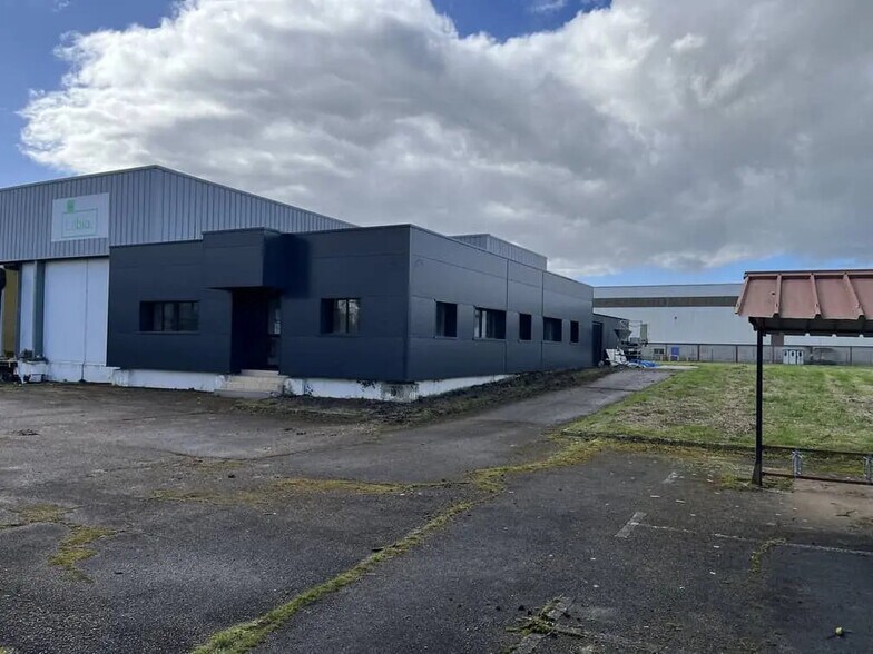 Local d’activités dans Migennes à louer - Photo de l’immeuble – Image 2 sur 11