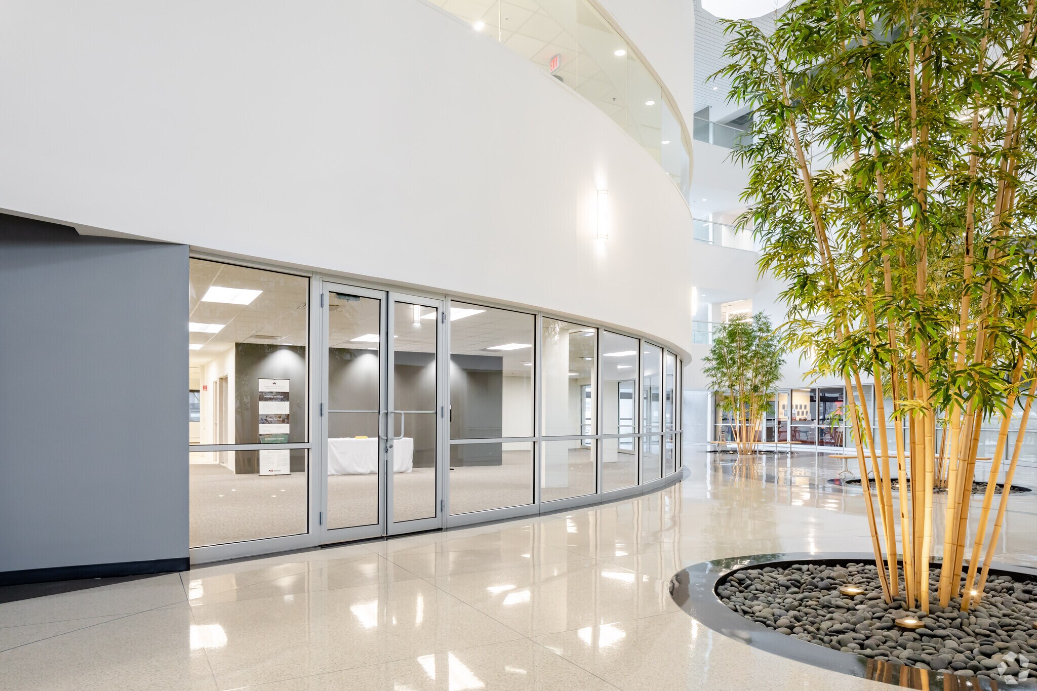 1100 E Warrenville Rd, Naperville, IL à louer Photo intérieure– Image 1 sur 2