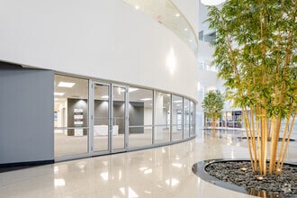 1100 E Warrenville Rd, Naperville, IL à louer Photo intérieure– Image 1 sur 2