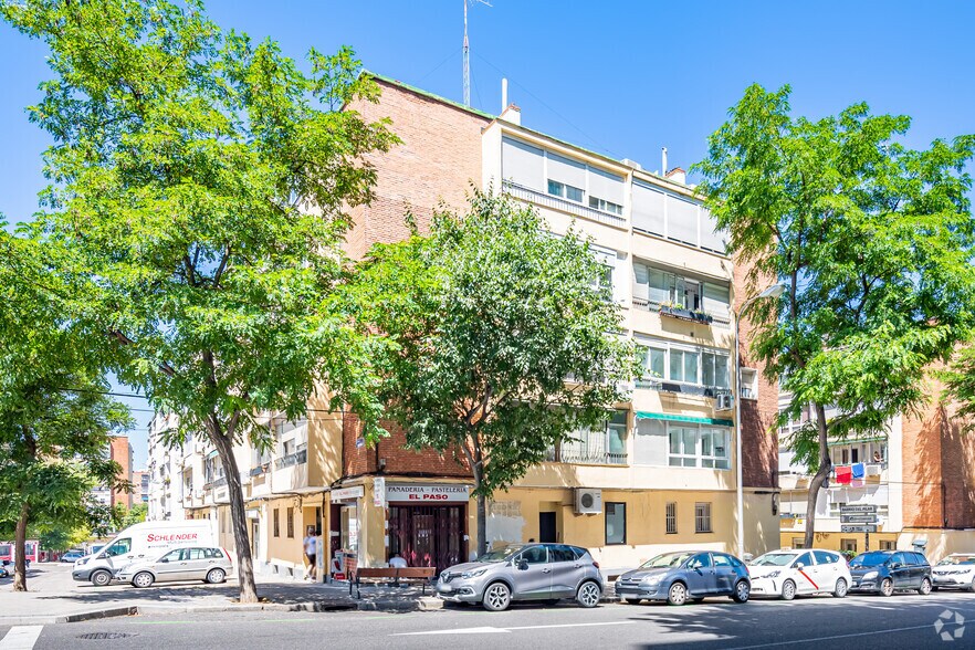 Calle de Ponferrada, Madrid, Madrid à vendre - Photo de l’immeuble – Image 2 sur 2