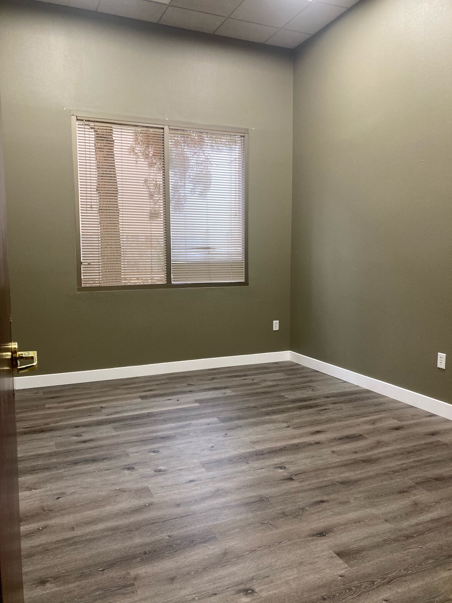 64 N Pecos Rd, Henderson, NV à louer Photo intérieure– Image 1 sur 4