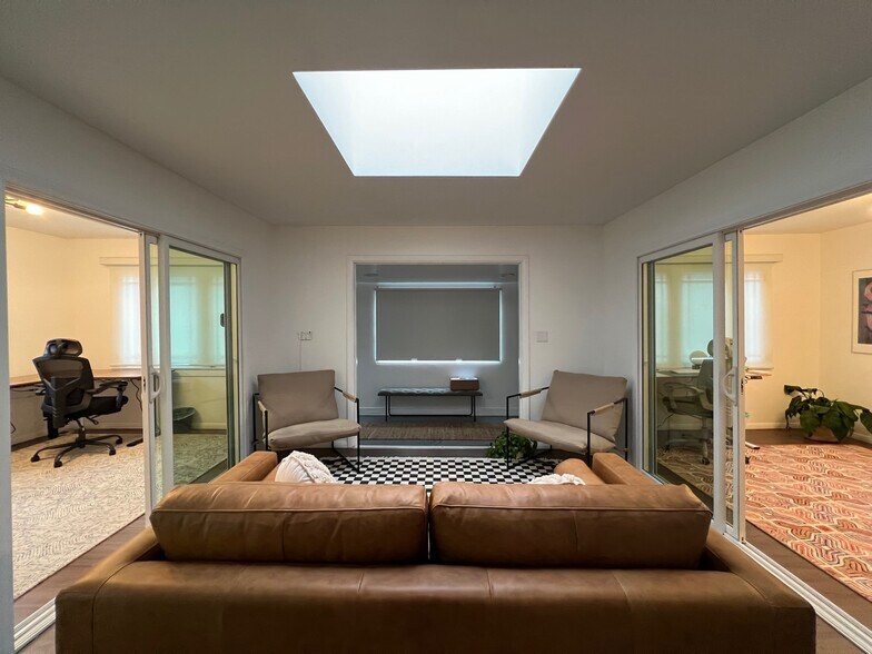 3377 S Robertson Blvd, Los Angeles, CA à louer - Photo de l’immeuble – Image 2 sur 10