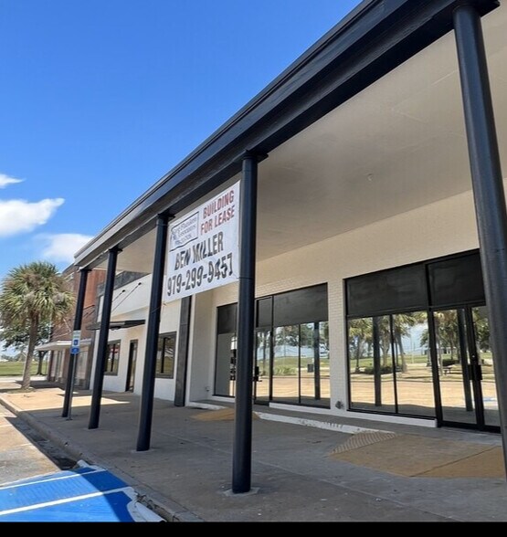 207-213 E Park St, Freeport, TX à louer - Photo principale – Image 1 sur 2