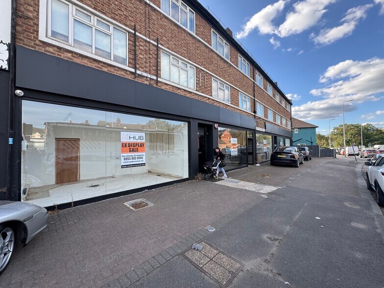 563-571 Watford Way, Londres à louer - Photo de l’immeuble – Image 2 sur 8