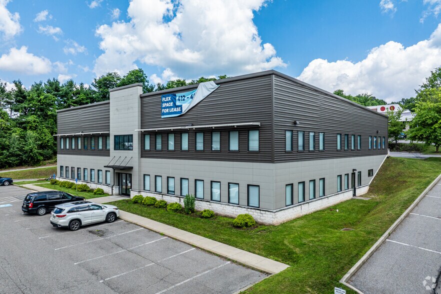 200 Business Center Dr, Pittsburgh, PA à louer - Photo de l’immeuble – Image 1 sur 4