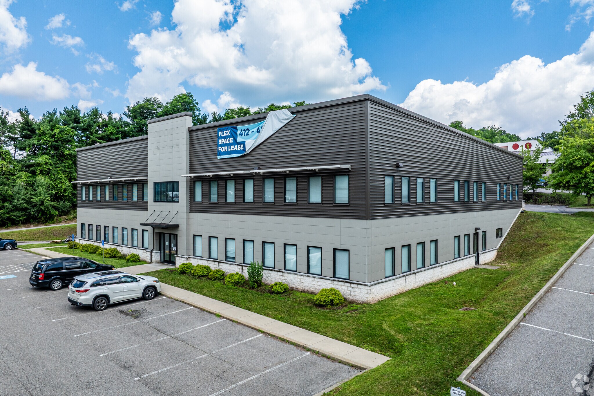200 Business Center Dr, Pittsburgh, PA à louer Photo de l’immeuble– Image 1 sur 5