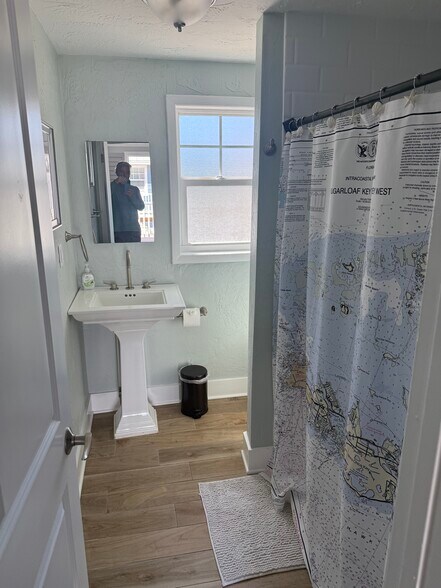 202 Crescent St, Fort Myers Beach, FL à vendre - Photo de l’immeuble – Image 3 sur 9
