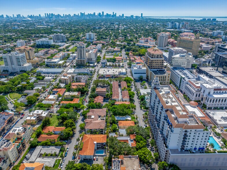 17 Unit Multifamily Coral Gables portefeuille de 3 biens à vendre sur LoopNet.fr - Photo de l’immeuble – Image 3 sur 71