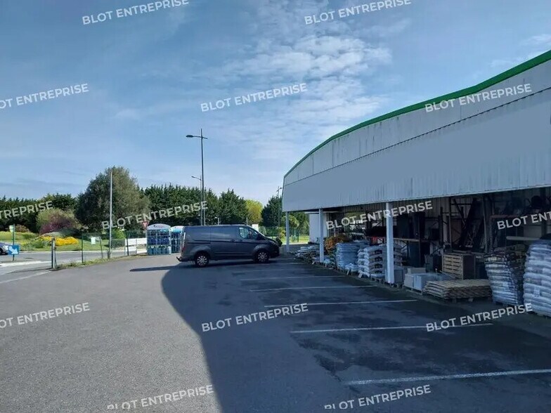 Local d'activités dans Saint-Quay-Portrieux à vendre - Photo de l’immeuble – Image 3 sur 11