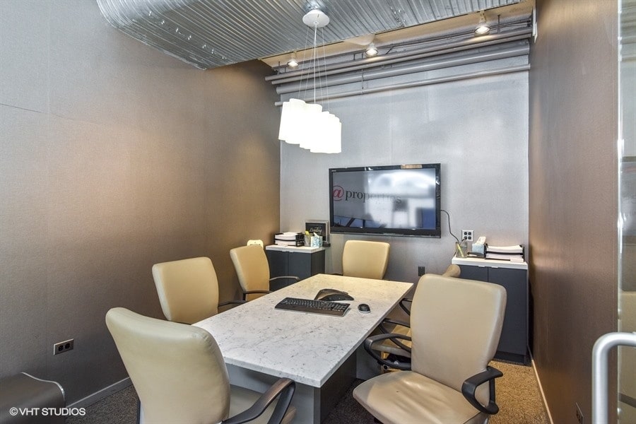 1821 Benson Ave, Evanston, IL 60201 - Lot 1821 -  - Photo intérieure - Image 1 of 3