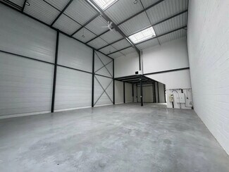 Plus de détails pour Local d'activités à louer