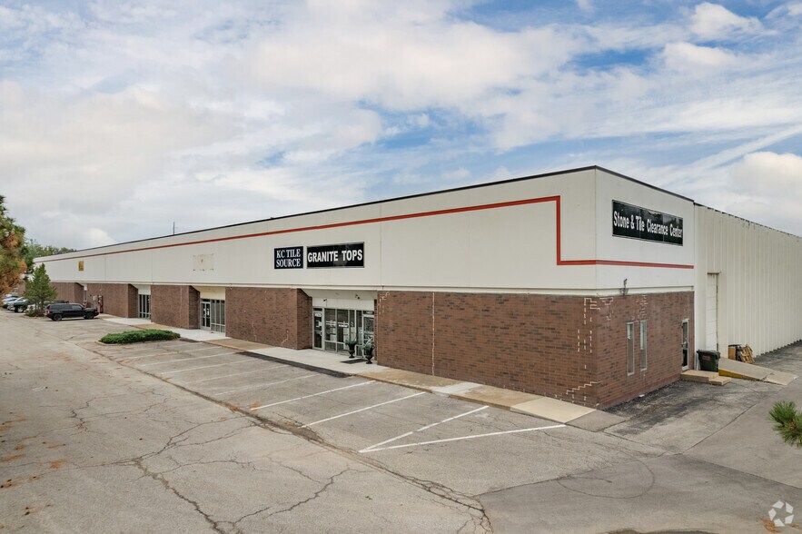 14701-14851 W 101st Ter, Lenexa, KS à louer - Photo de l’immeuble – Image 3 sur 6