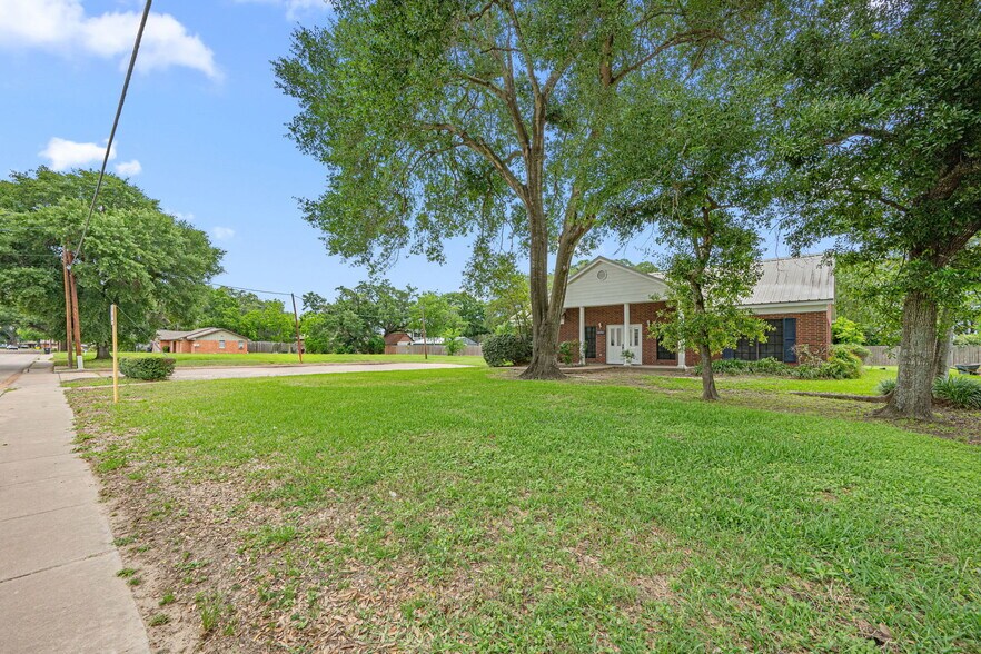1350 Avenue D, Katy, TX à vendre - Photo de l’immeuble – Image 2 sur 17