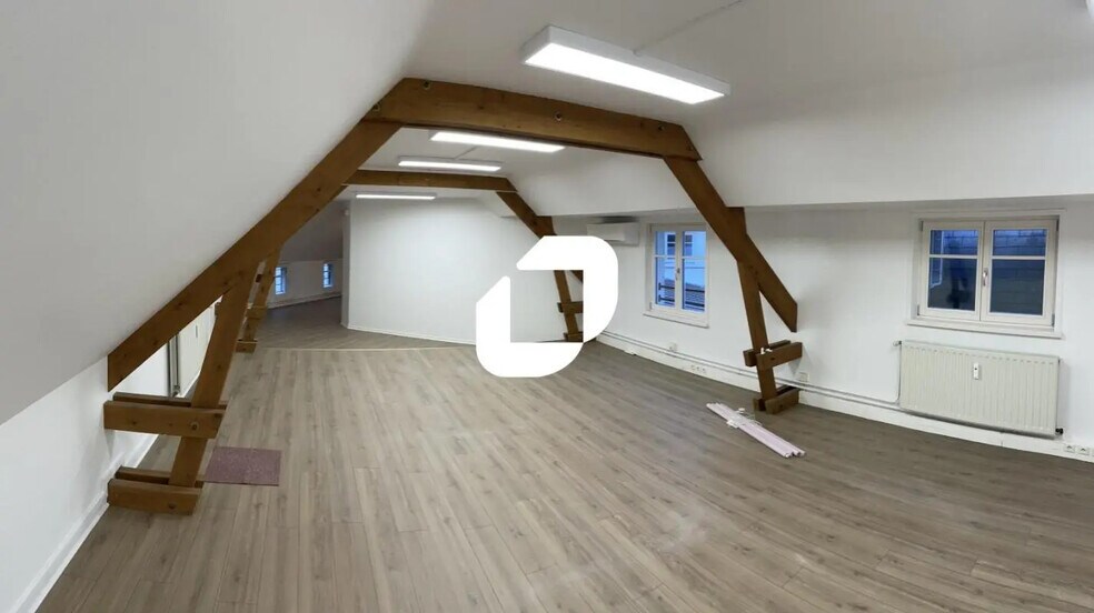 Bureau dans Châlons-en-Champagne à louer - Photo de l’immeuble – Image 2 sur 7