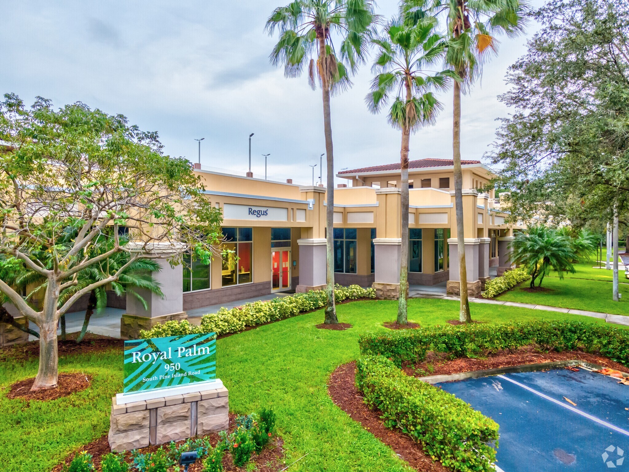 950 S pine island Rd, Plantation, FL à louer Photo de l’immeuble– Image 1 sur 16