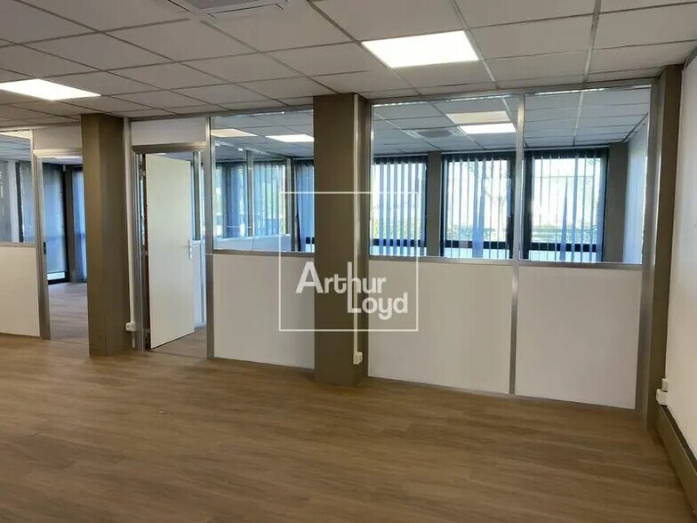 Bureau dans Moissy-Cramayel à louer - Photo intérieure – Image 2 sur 5