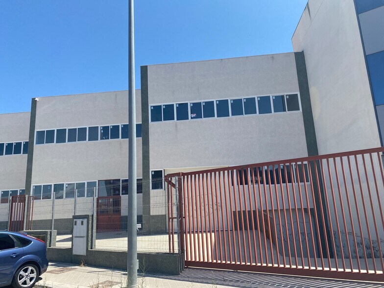 Avenida de la Reguera, 7, Móstoles, Madrid à vendre - Photo de l’immeuble – Image 3 sur 3
