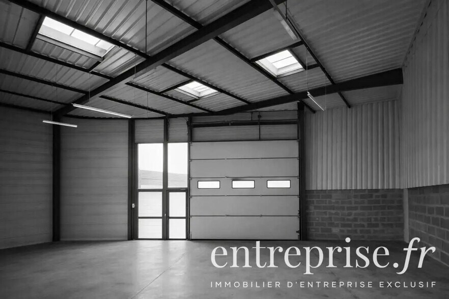 Local d'activités dans Beaucouzé à vendre - Photo de l’immeuble – Image 3 sur 7