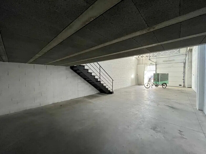 195-199 Avenue Francis De Pressensé, Vénissieux à louer - Photo de l’immeuble – Image 3 sur 10