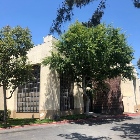 3505 Cadillac Ave, Costa Mesa, CA à louer - Photo de l’immeuble – Image 2 sur 110