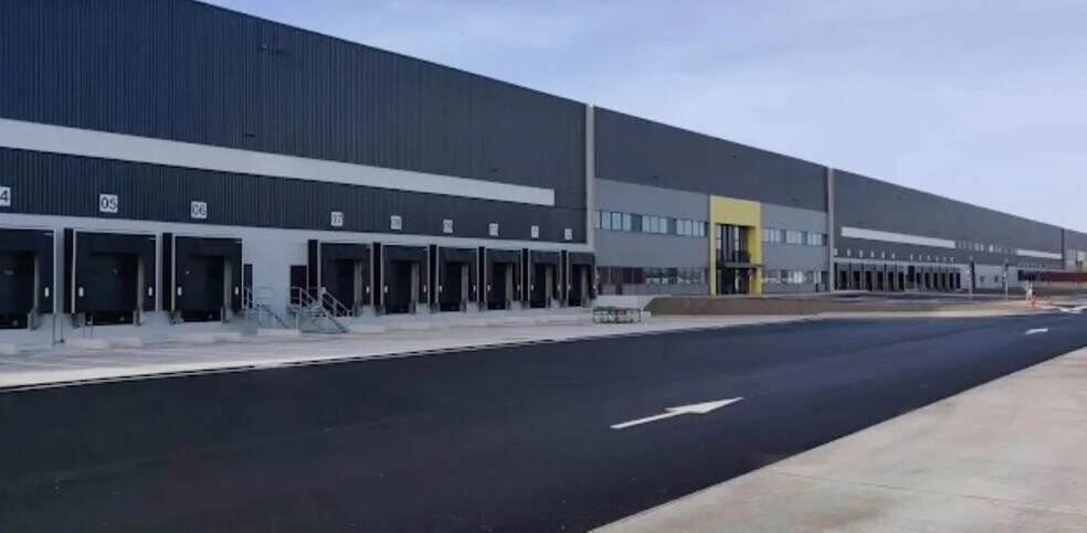 Industriel/Logistique dans Sandouville à louer - Photo de l’immeuble – Image 1 sur 4