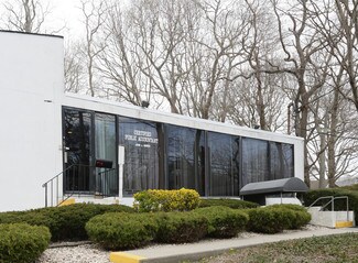 Plus de détails pour Corner Of N Country & Pine Hill Road, Port Jefferson, NY - Bureau à louer