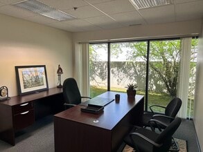 7 W Square Lake Rd, Bloomfield Hills, MI à louer Photo intérieure– Image 1 sur 1