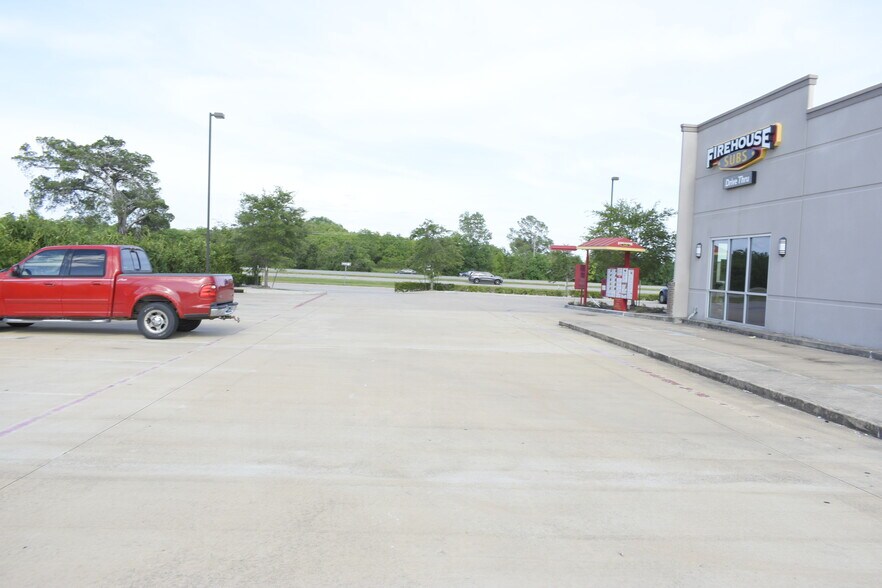 253 N Bypass 35, Alvin, TX à louer - Photo de l’immeuble – Image 2 sur 18