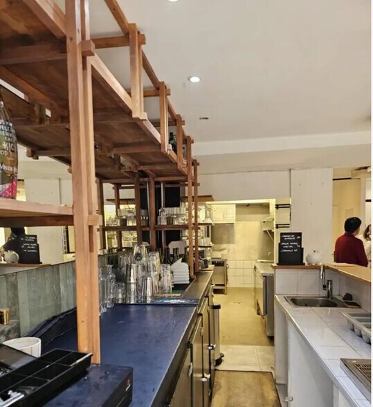 Local commercial dans Paris à louer - Photo de l’immeuble – Image 3 sur 5