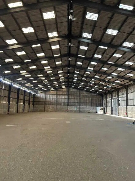 Local d'activités dans Le Grand-Quevilly à vendre - Photo de l’immeuble – Image 1 sur 8