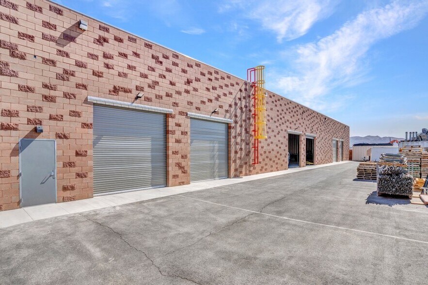 5041 Cheyenne ave, Las Vegas, NV à louer - Photo de l’immeuble – Image 3 sur 14