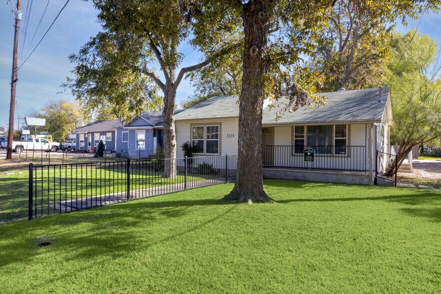 2123 Northland Dr, Austin, TX à vendre - Photo principale – Image 1 sur 12