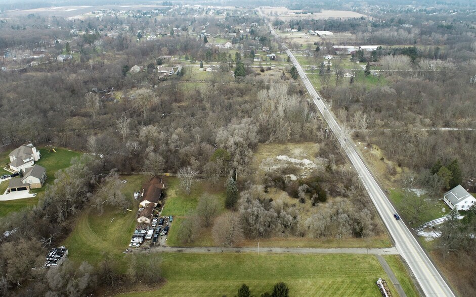 27491 Pontiac Trl, South Lyon, MI à vendre - Photo de l’immeuble – Image 2 sur 20
