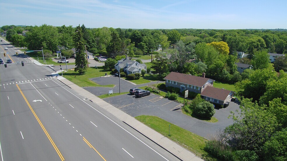 2468 E Henrietta Rd, Rochester, NY à vendre - Photo de l’immeuble – Image 2 sur 6