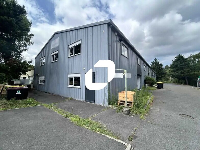 Local d’activités dans Montigny-lès-Cormeilles à louer - Photo de l’immeuble – Image 3 sur 16