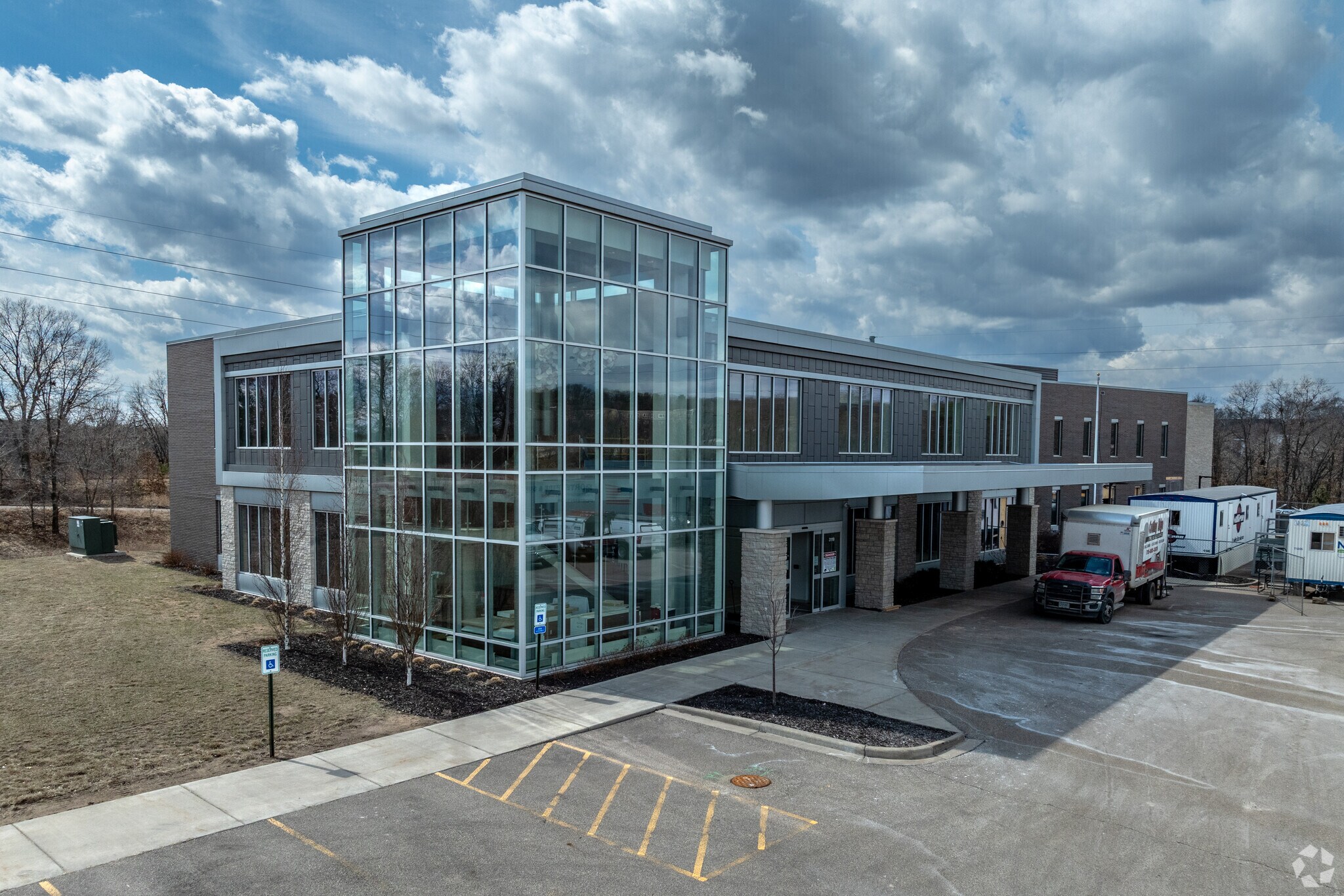 3119 Woodman Dr, Altoona, WI à louer Photo principale– Image 1 sur 11