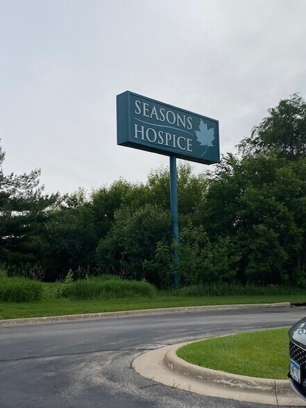 1696 Greenview Dr SW, Rochester, MN à vendre - Photo de l’immeuble – Image 3 sur 34