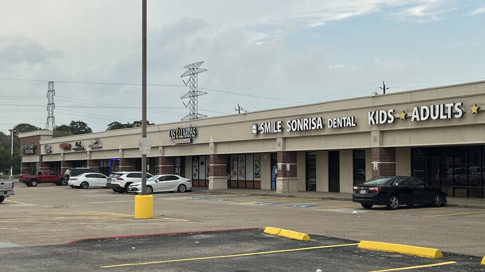 2400 Gessner Rd, Houston, TX à louer - Photo de l’immeuble – Image 1 sur 1