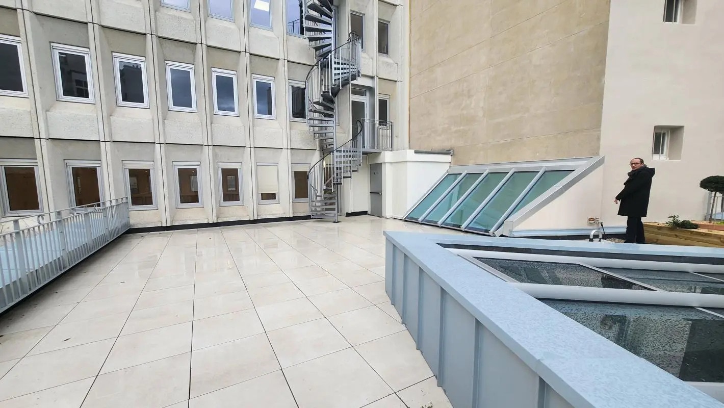 Bureau dans Paris à louer Photo de l’immeuble– Image 1 sur 10