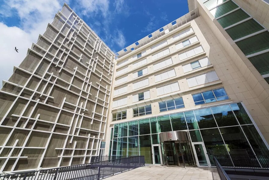 23 Rue François Jacob, Rueil-Malmaison à louer - Photo de l’immeuble – Image 2 sur 14