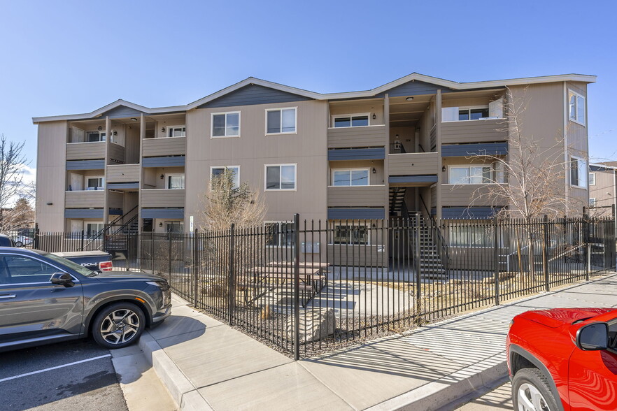 15 Gentry Way, Reno, NV à vendre - Photo de l’immeuble – Image 3 sur 19