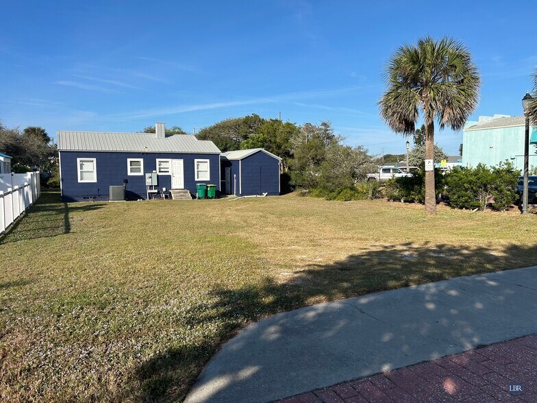 141 N Orlando Ave, Cocoa Beach, FL à vendre - Photo de l’immeuble – Image 2 sur 5
