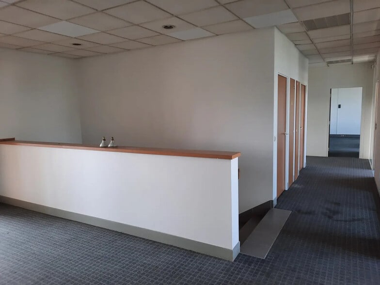 Bureau dans Saint-Pierre-du-Perray à louer - Photo de l’immeuble – Image 2 sur 5