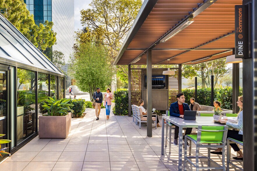 3200 Bristol St, Costa Mesa, CA à louer - Photo de l’immeuble – Image 3 sur 23