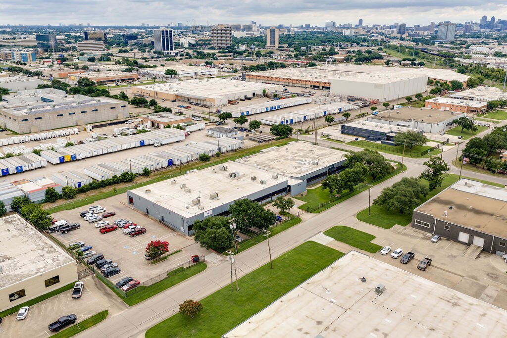 8000 Sovereign Row, Dallas, TX à vendre Photo de l’immeuble– Image 1 sur 7