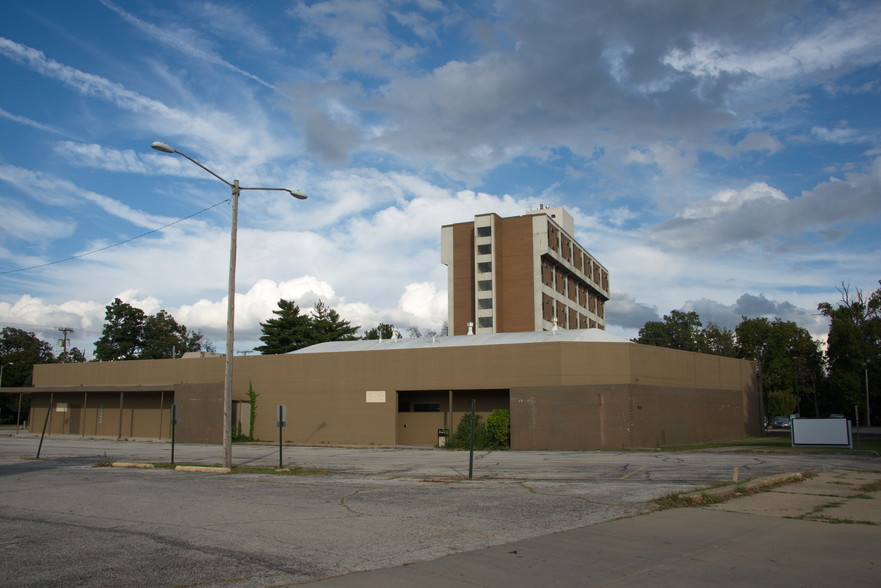 901 W Jefferson St, Springfield, IL à louer - Photo de l’immeuble – Image 2 sur 29
